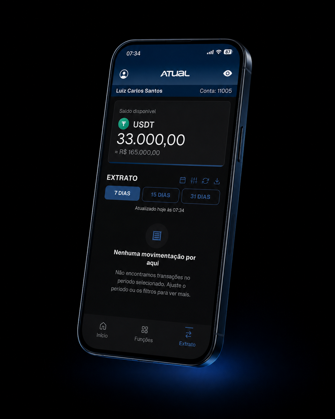 Mão segurando smartphone com a Conta Atual aberta